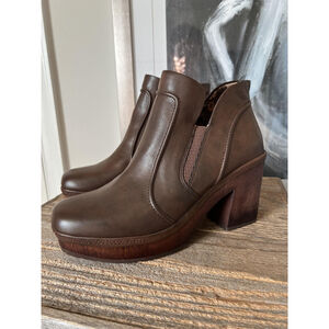 Korks Boots Womens 9.5M Brown Chunky Heel Platform Booties Block Sole Robin